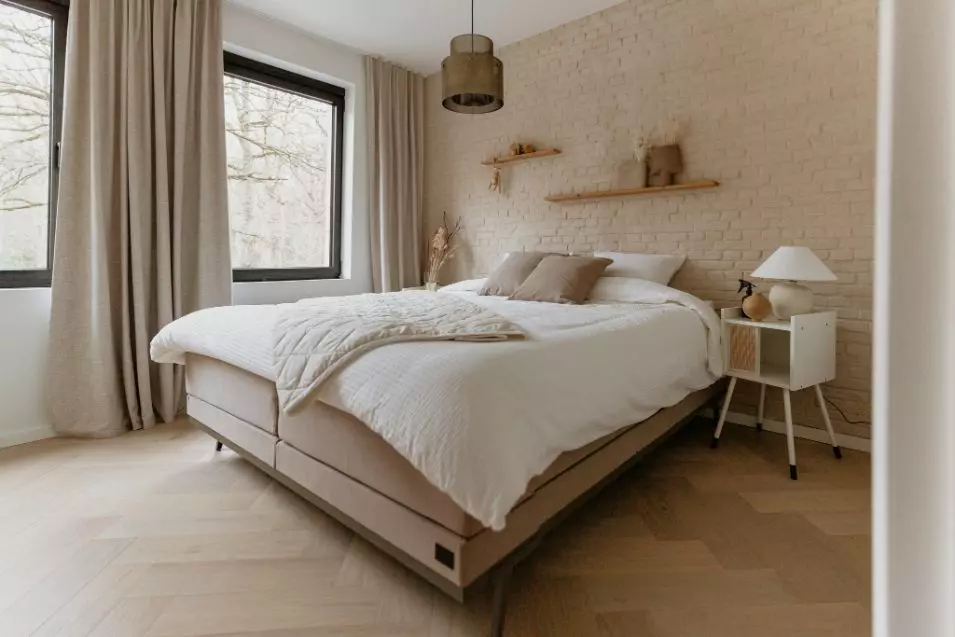Schlafzimmer mit modernem skandinavischem Ambiente| Swiss Sense