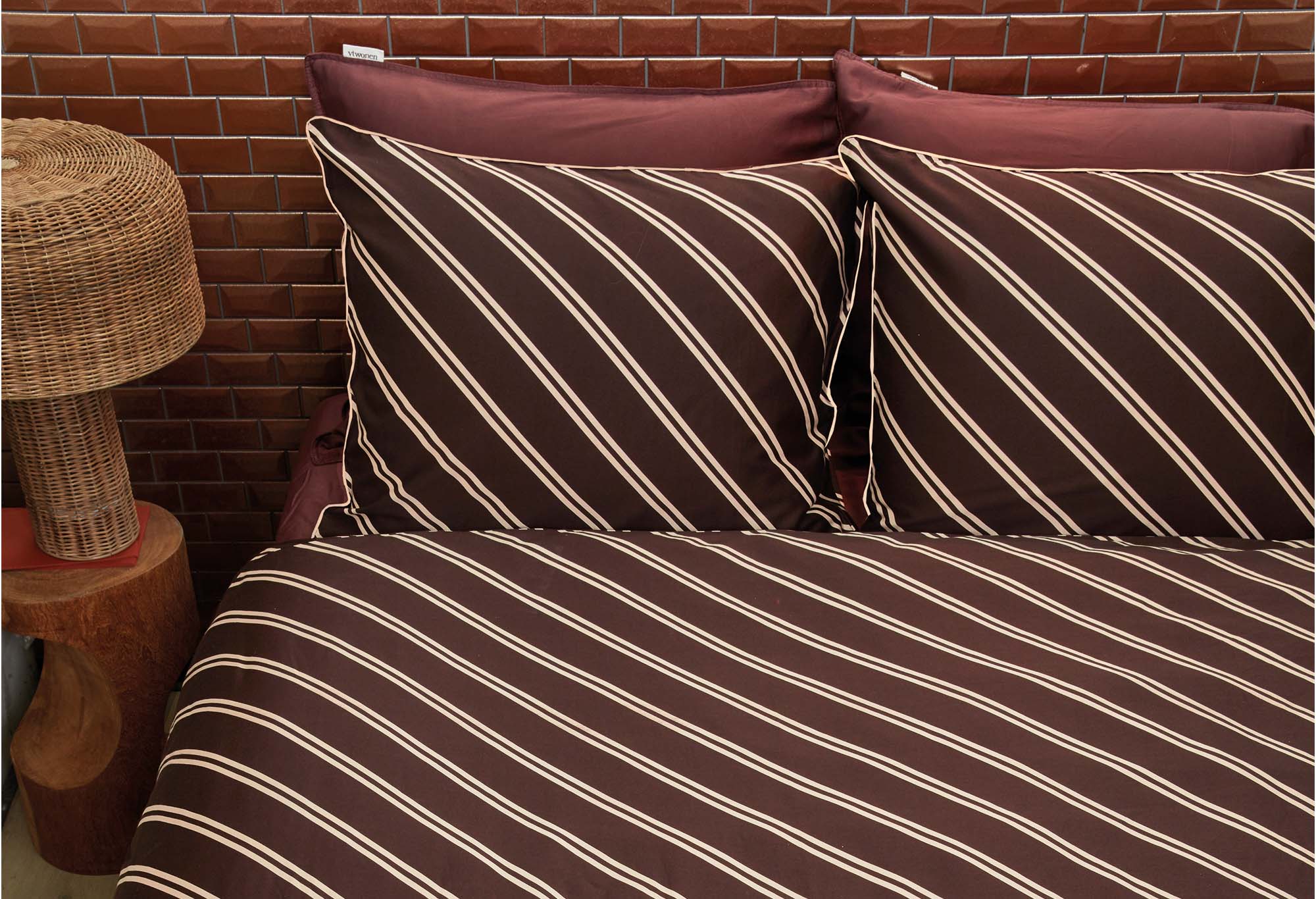 vt wonen Diagonal Dekbedovertrek Dark Red | Swiss Sense