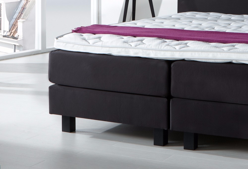 Zwarte boxspring Savelli Quadro